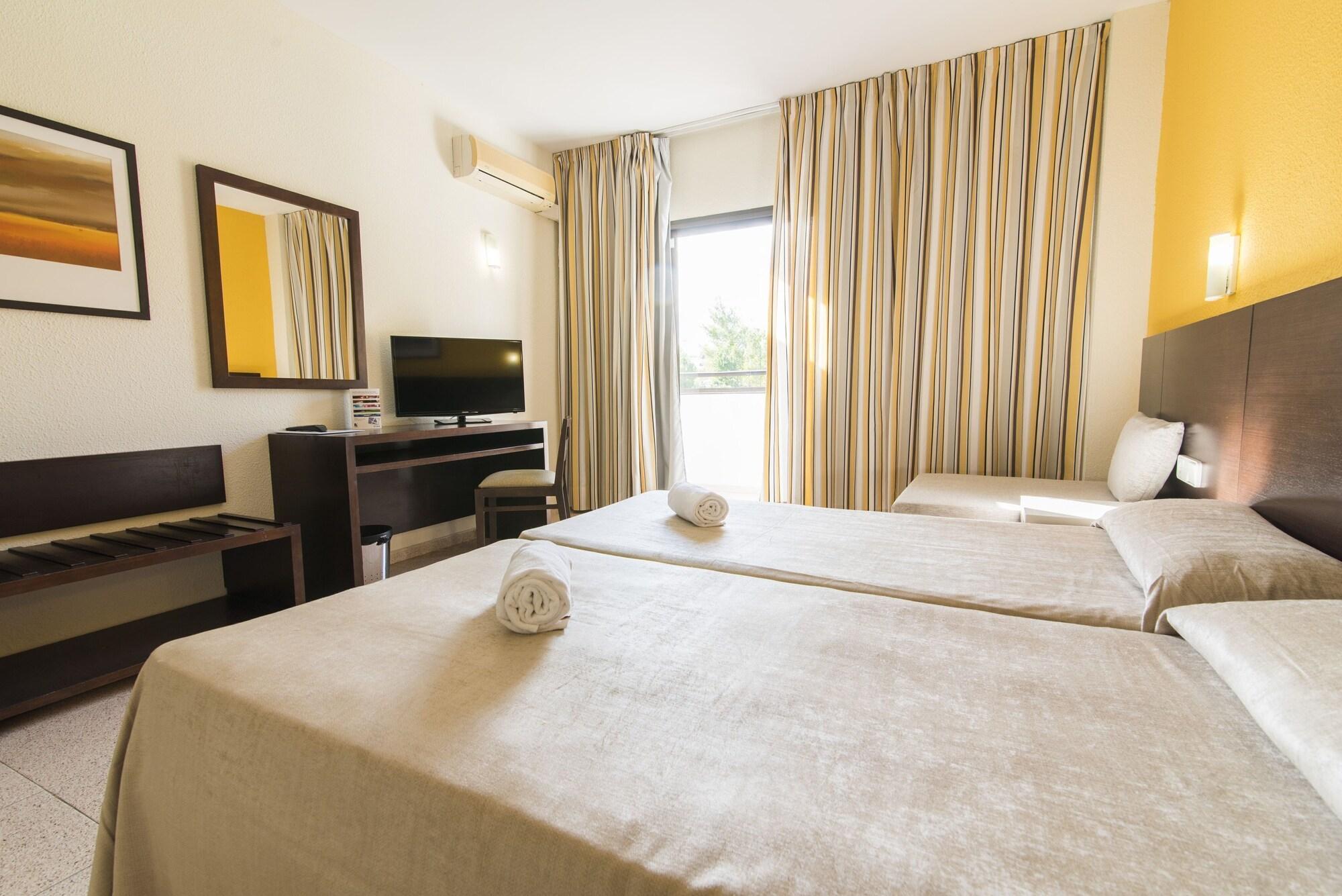 Azuline Hoteles Mar Amantis & II San Antonio  Ngoại thất bức ảnh