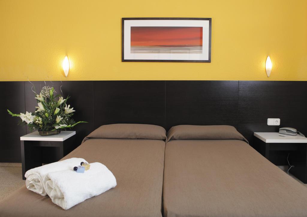 Azuline Hoteles Mar Amantis & II San Antonio  Ngoại thất bức ảnh