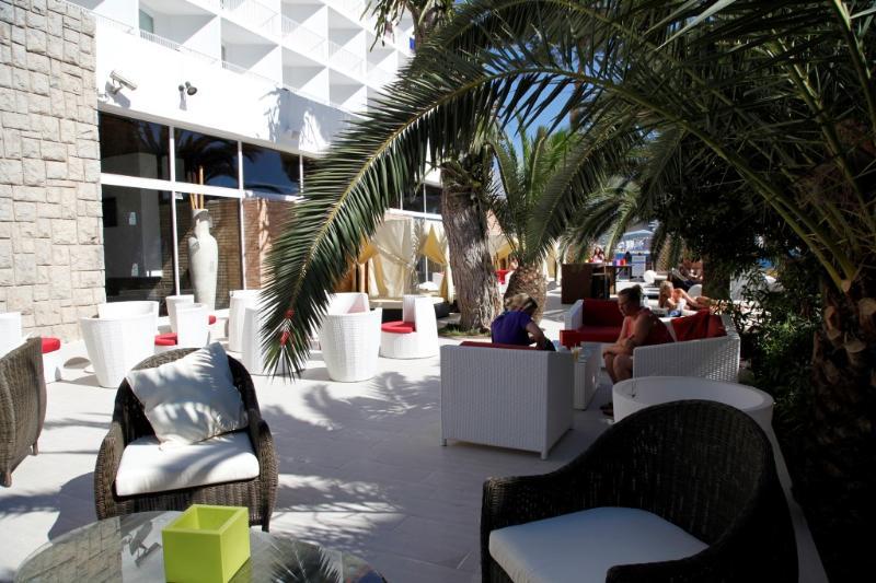 Azuline Hoteles Mar Amantis & II San Antonio  Ngoại thất bức ảnh